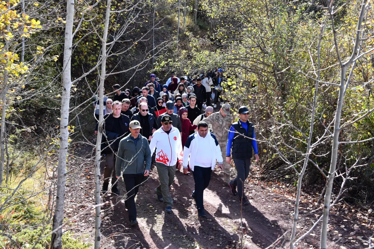 Gümüşhane’nin eşsiz sonbahar manzarasında gençlik buluşması 14