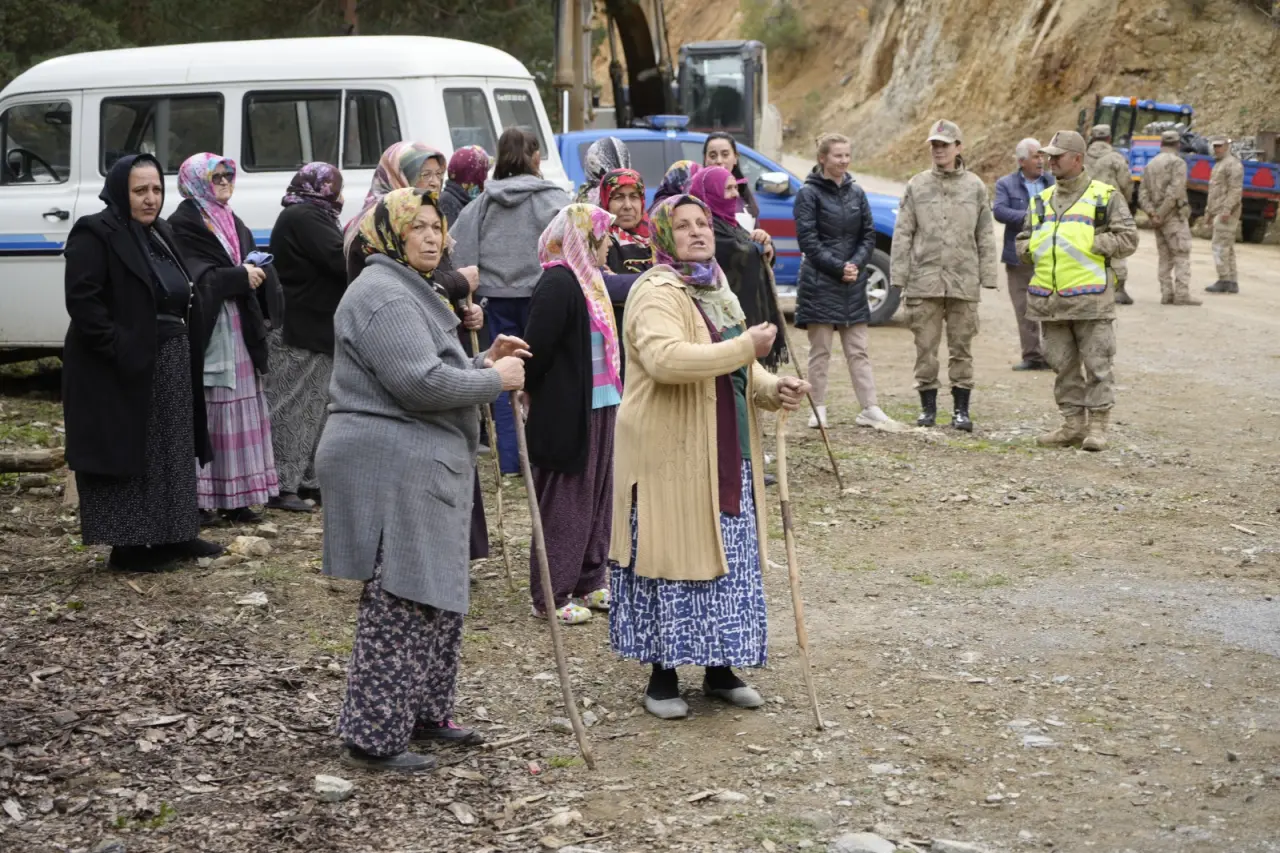 Köylü kadınların kararlılığı maden aramasını durdurdu 8