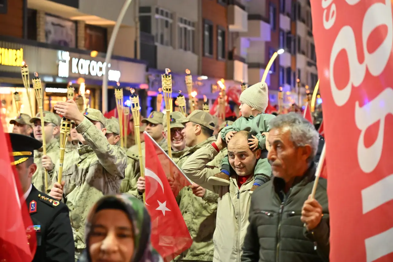 Gümüşhane'de Cumhuriyetin 102. yılında fener alayı ve kabul töreni düzenlendi 13