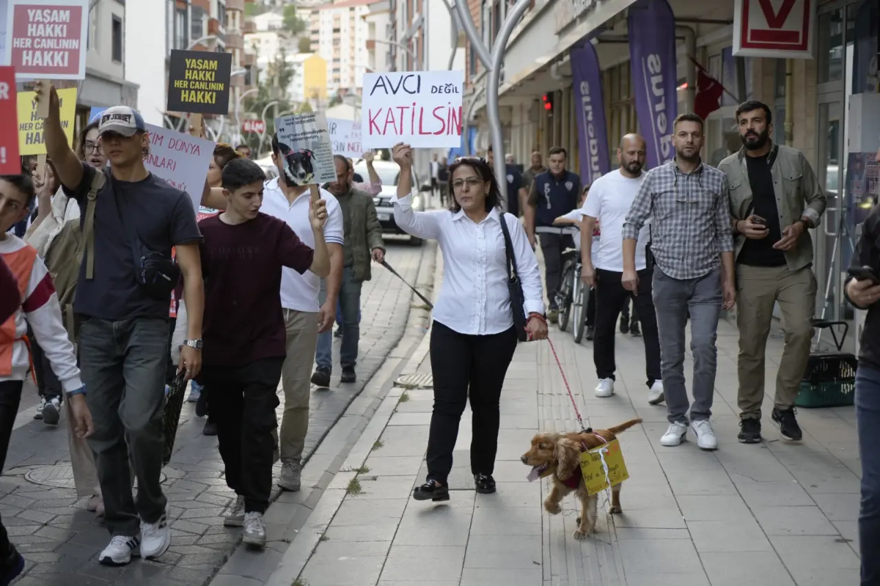 Gümüşhane’de Hayvanları Koruma Günü’nde anlamlı yürüyüş 8