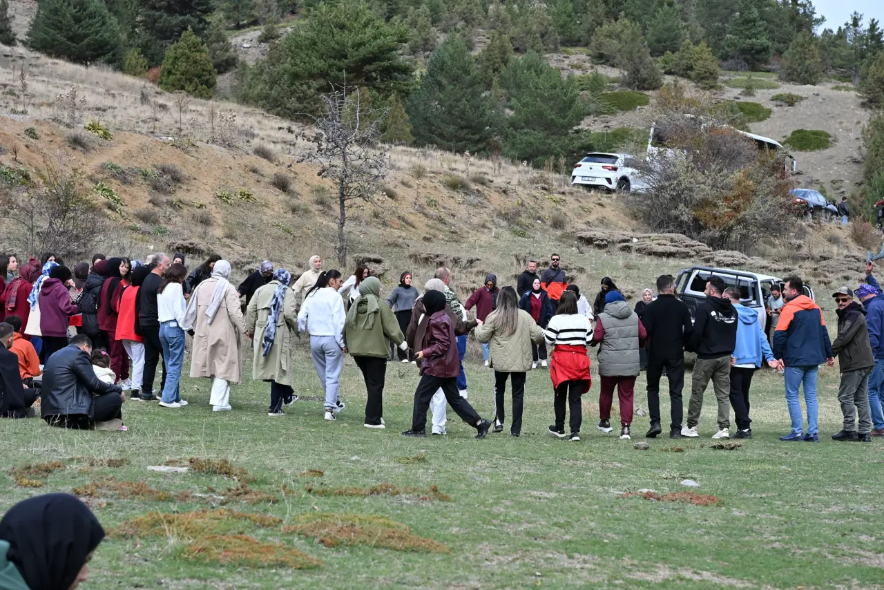Gümüşhane’nin eşsiz sonbahar manzarasında gençlik buluşması 27