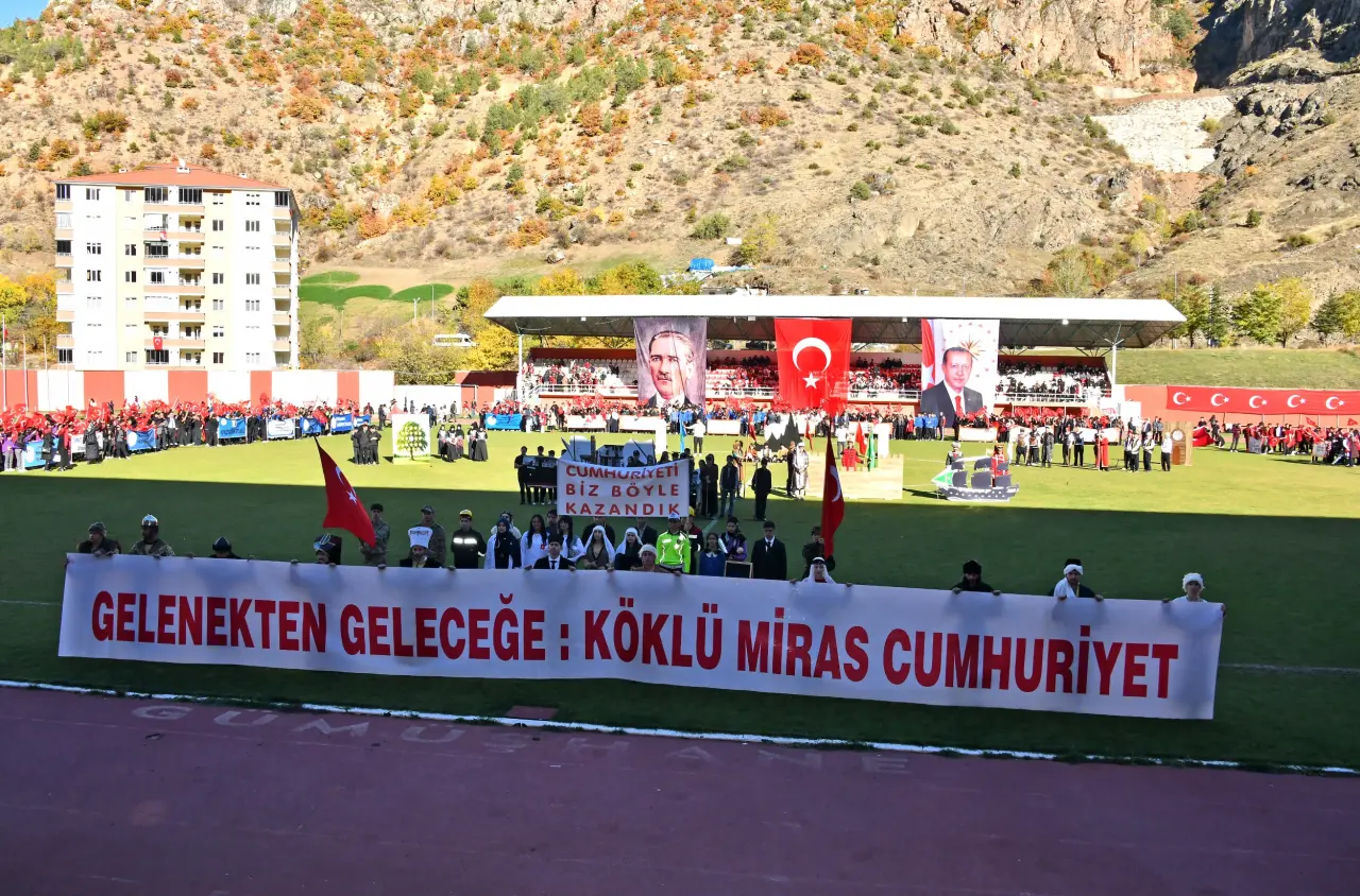 Cumhuriyet’in 102. Yılı Gümüşhane’de coşkuyla kutlandı 9