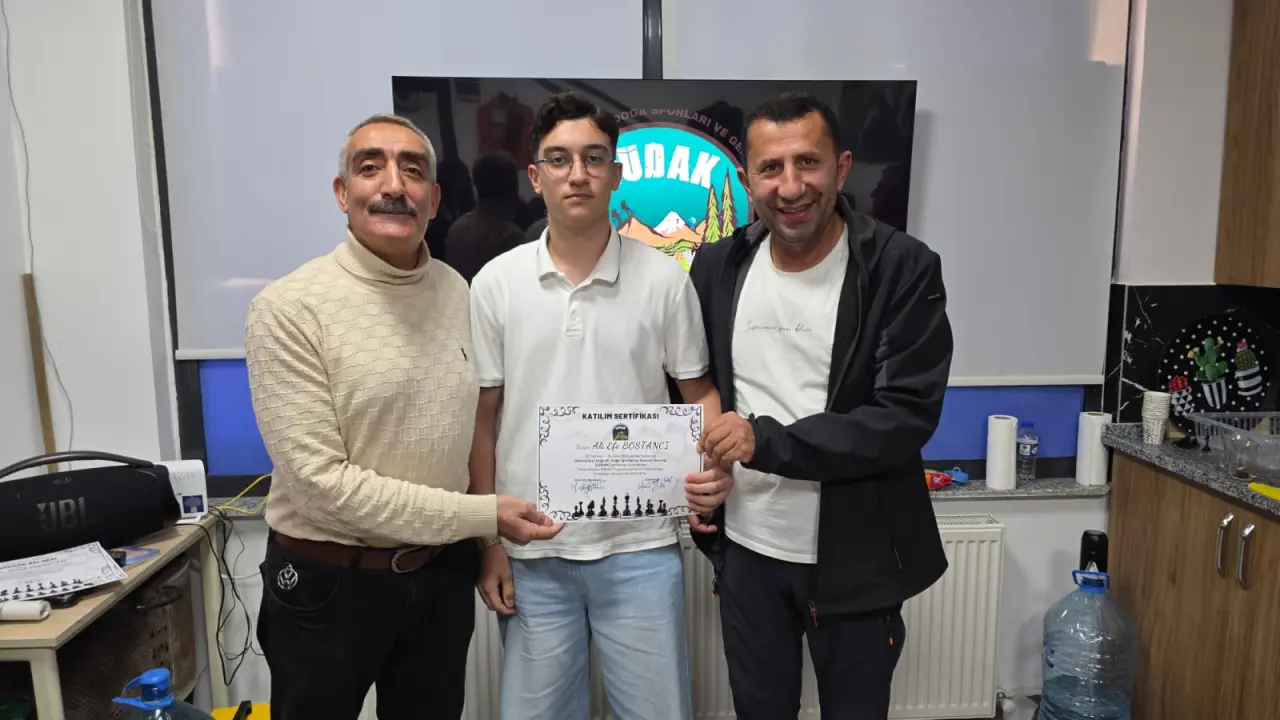 GÜDAK'ın Satranç Eğitimini tamamlayan 32 kursiyere sertifikaları verildi 20