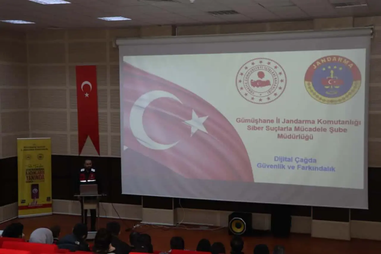 Jandarma Üniversite gençliğine suçtan korunmanın altın kurallarını anlattı 1