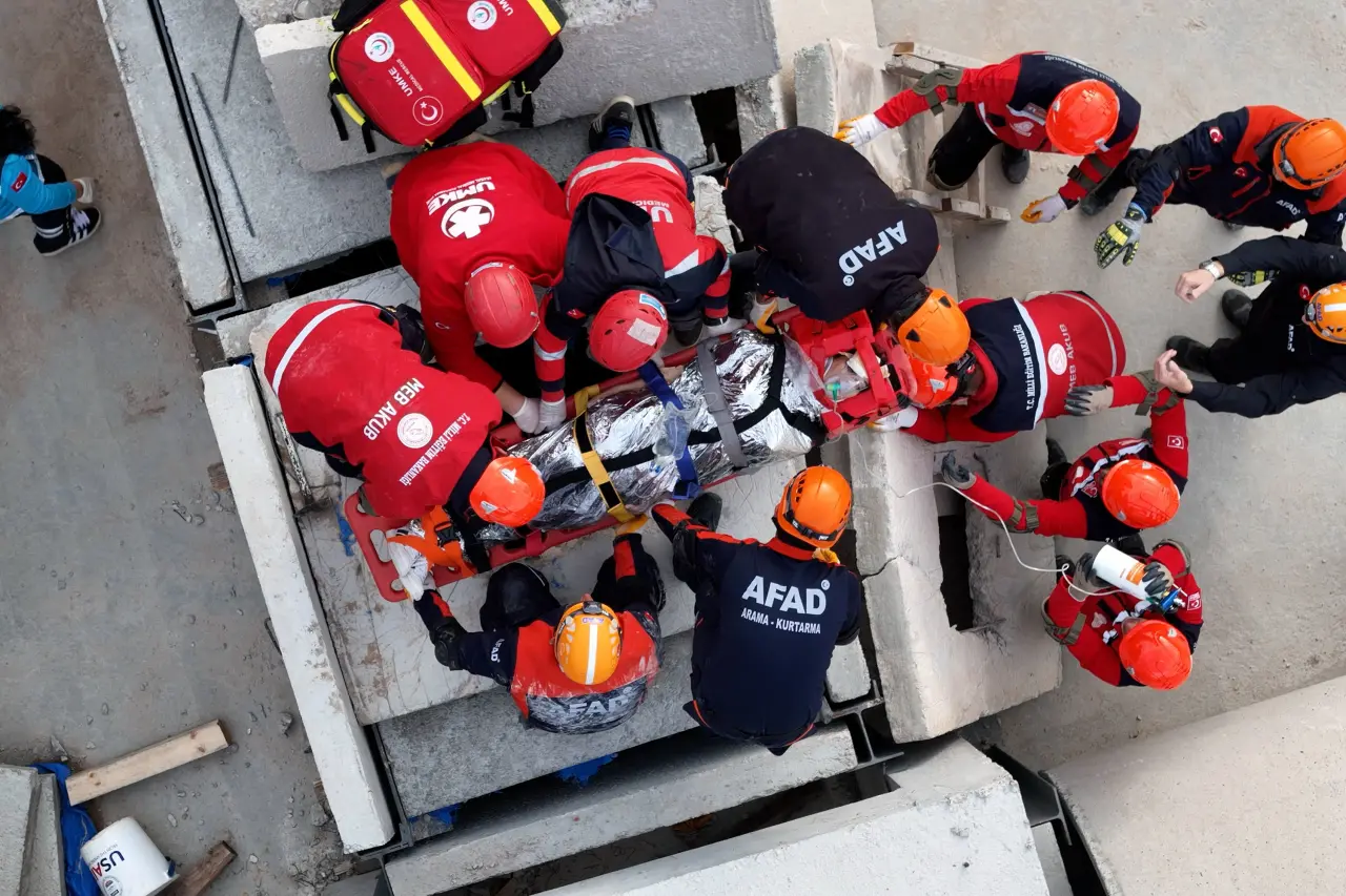 Gümüşhane'de gerçeğini aratmayan deprem tatbikatı 13