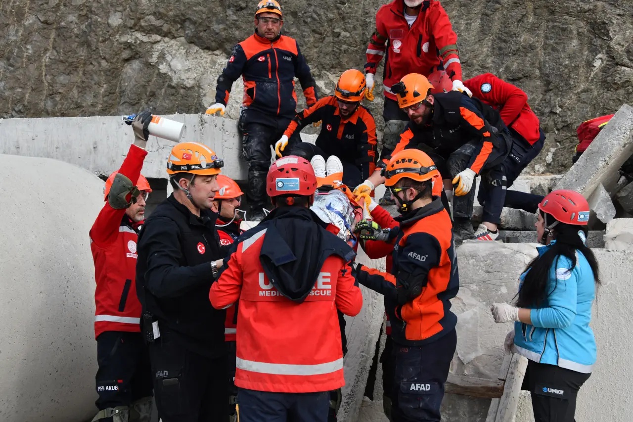 Gümüşhane'de gerçeğini aratmayan deprem tatbikatı 9