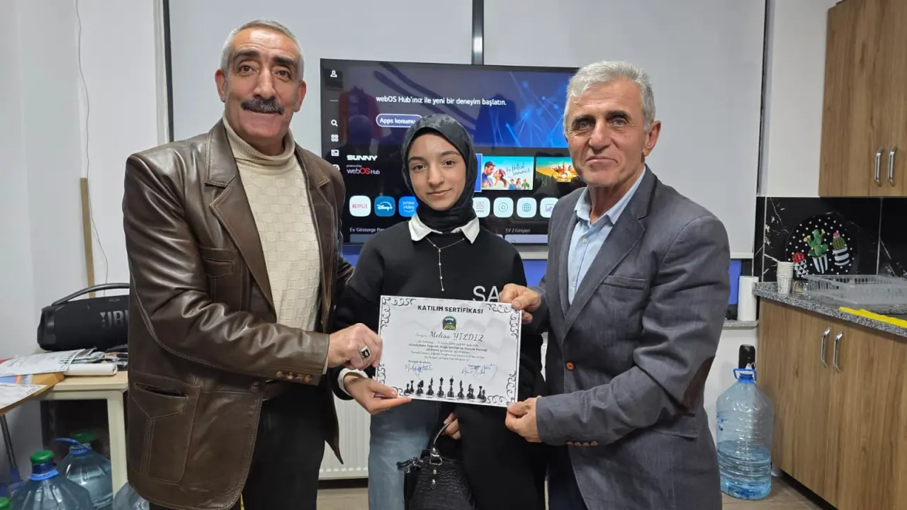 GÜDAK'ın Satranç Eğitimini tamamlayan 32 kursiyere sertifikaları verildi 1