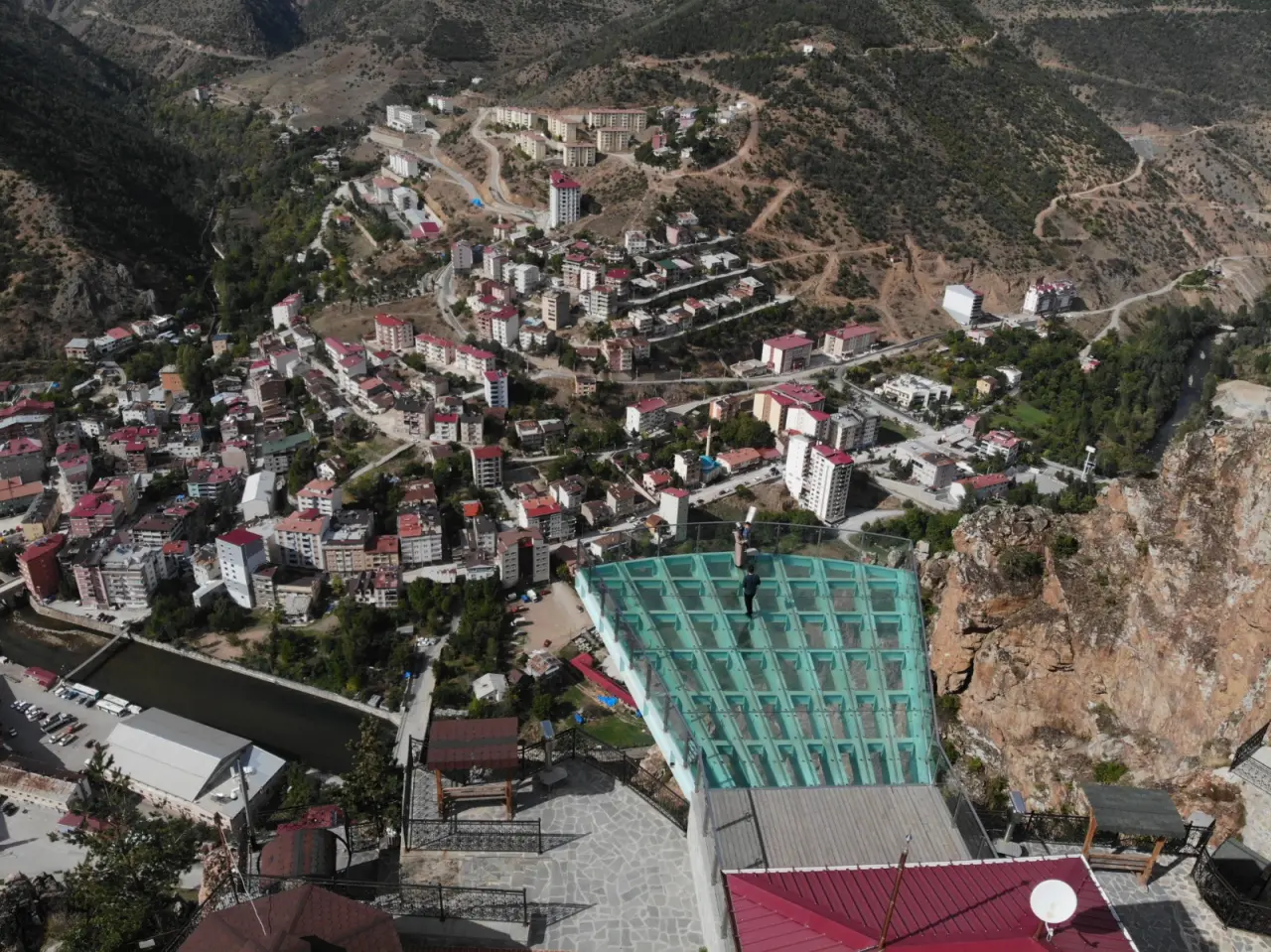 Torul Kalesi Cam Seyir Terası 2025’te 100 Bin Ziyaretçiyi Ağırladı 4