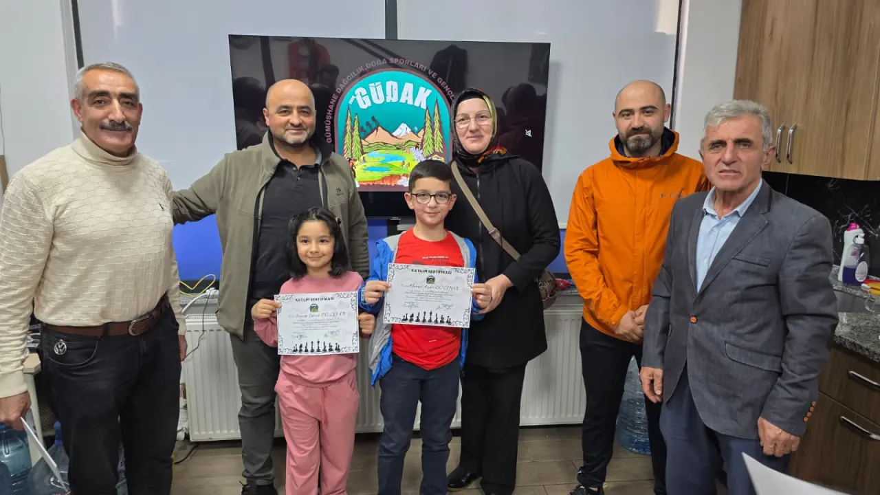 GÜDAK'ın Satranç Eğitimini tamamlayan 32 kursiyere sertifikaları verildi 17