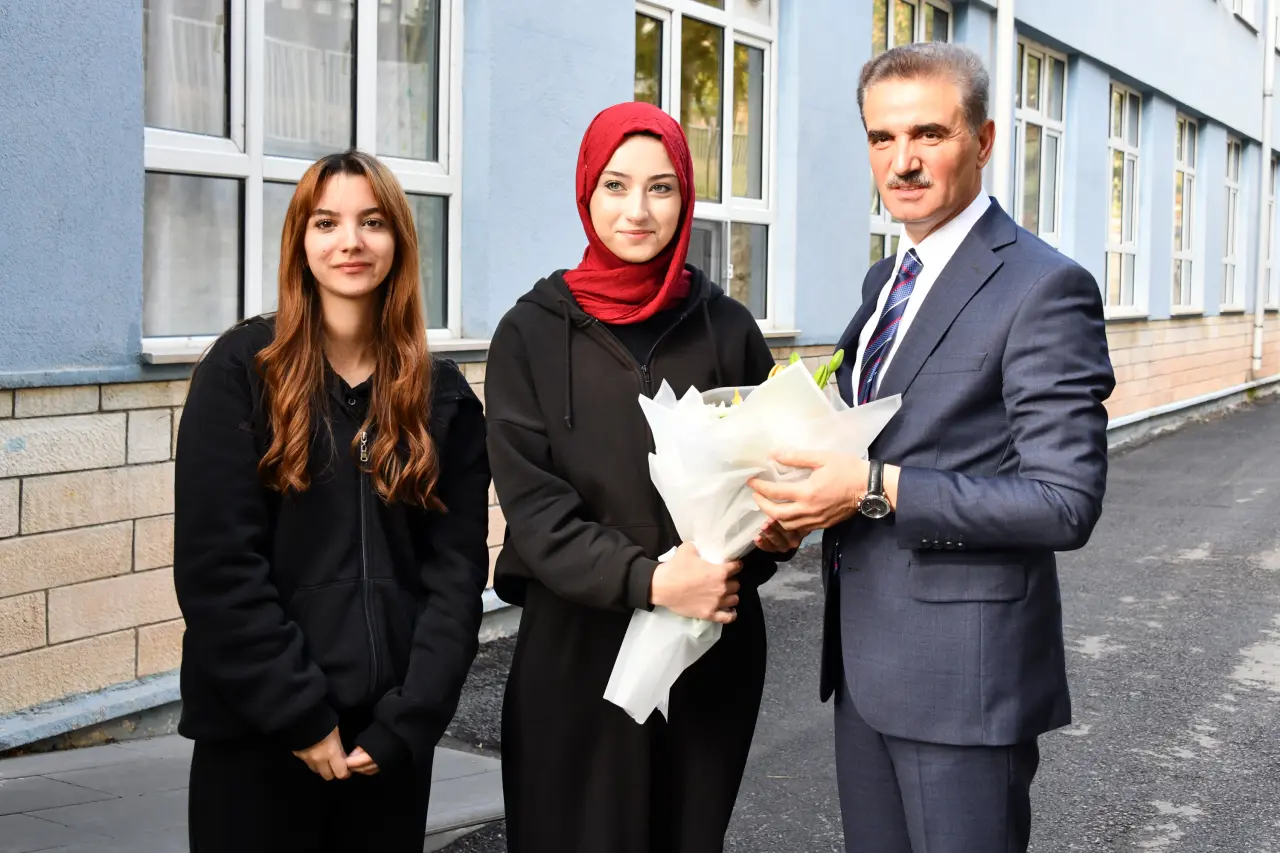 Vali Baruş'tan gençlere altın değerinde öğütler 1