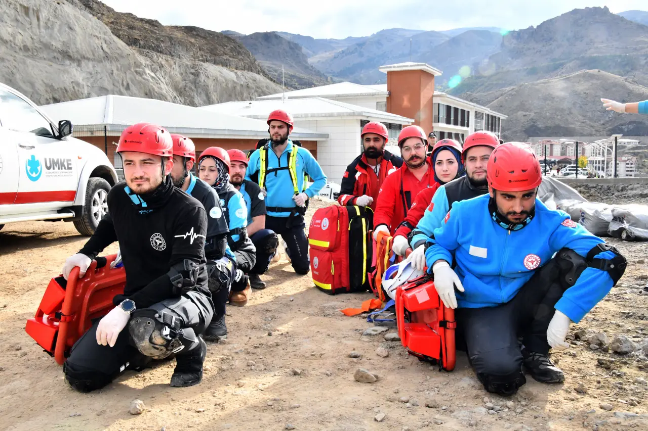 Gümüşhane'de gerçeğini aratmayan deprem tatbikatı 4