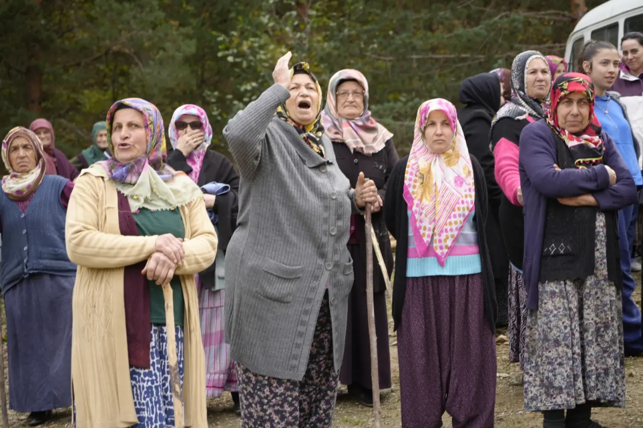 Köylü kadınların kararlılığı maden aramasını durdurdu 6