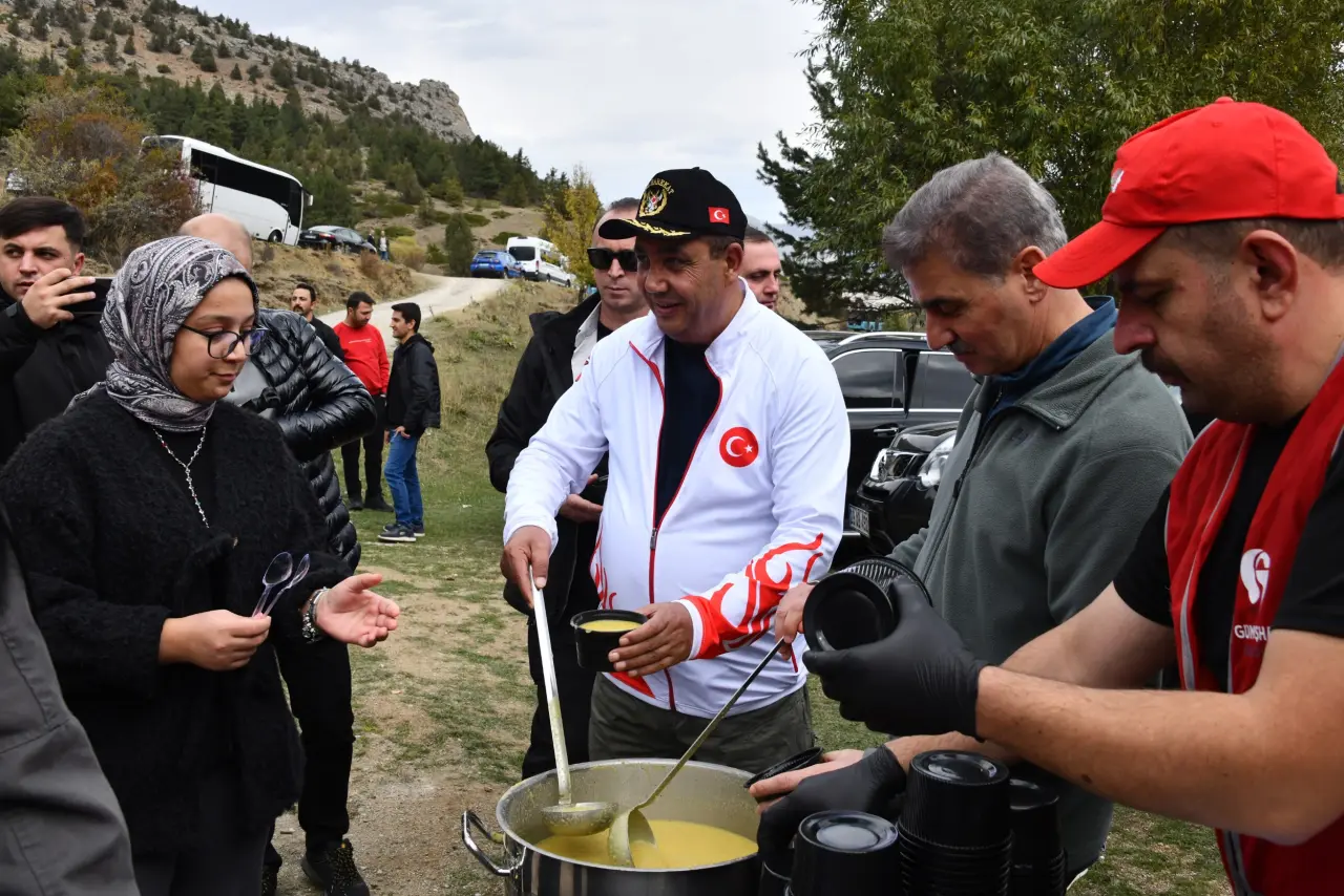 Gümüşhane’nin eşsiz sonbahar manzarasında gençlik buluşması 21