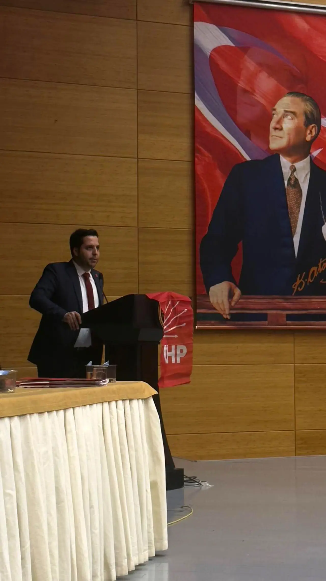 CHP'de Özgür Deniz Demir güven tazeledi 2