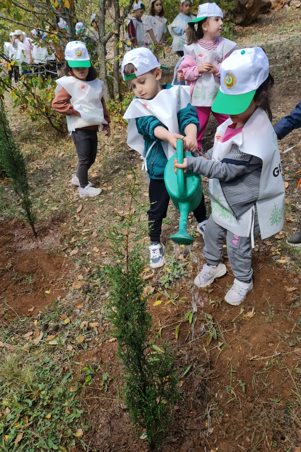 Gümüşhane'de miniklerden doğa bilinci: Çöp toplama ve fidan dikimi etkinliği gerçekleşti! 20