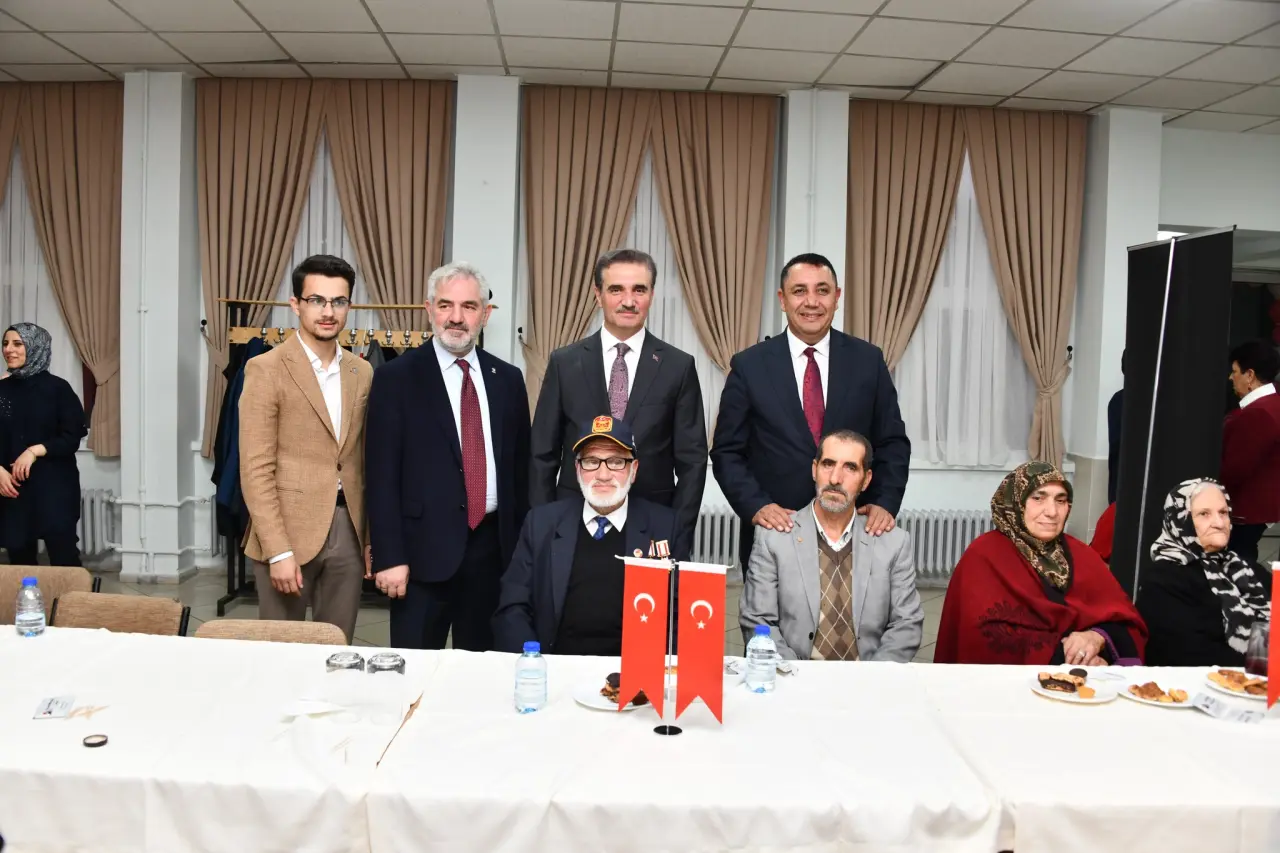 Gümüşhane'de Cumhuriyetin 102. yılında fener alayı ve kabul töreni düzenlendi 4