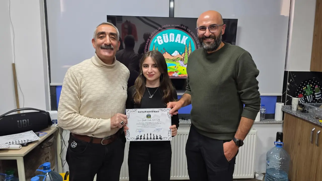 GÜDAK'ın Satranç Eğitimini tamamlayan 32 kursiyere sertifikaları verildi 21