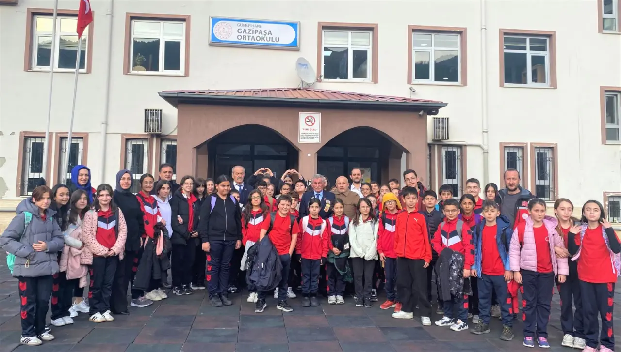 Kıbrıs Kahramanları Gazipaşa öğrencileriyle buluştu 2