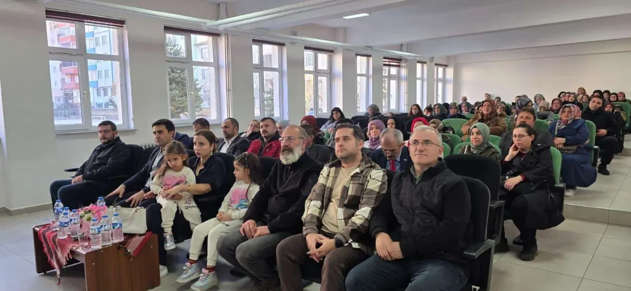 Torul’da "Her Şey Aile İle Başlar" diyerek velilere yol haritası çizildi 10