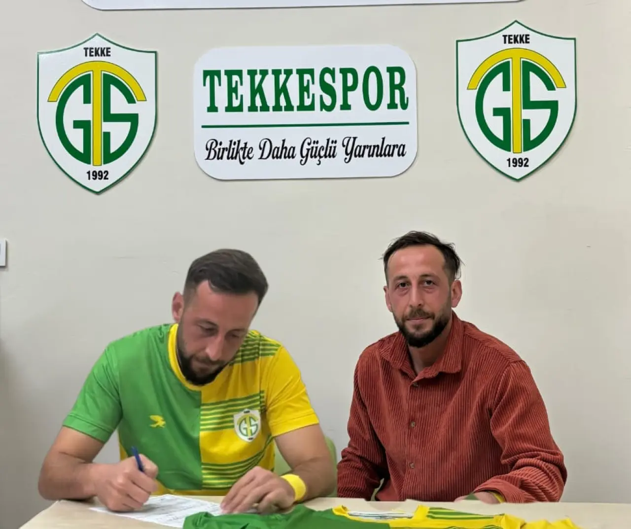 Gümüşhane’de Yeşil Sahalarda Nadir Görülen Fedakarlık: Başkan, Hoca ve Kaleci Aynı İsim 11