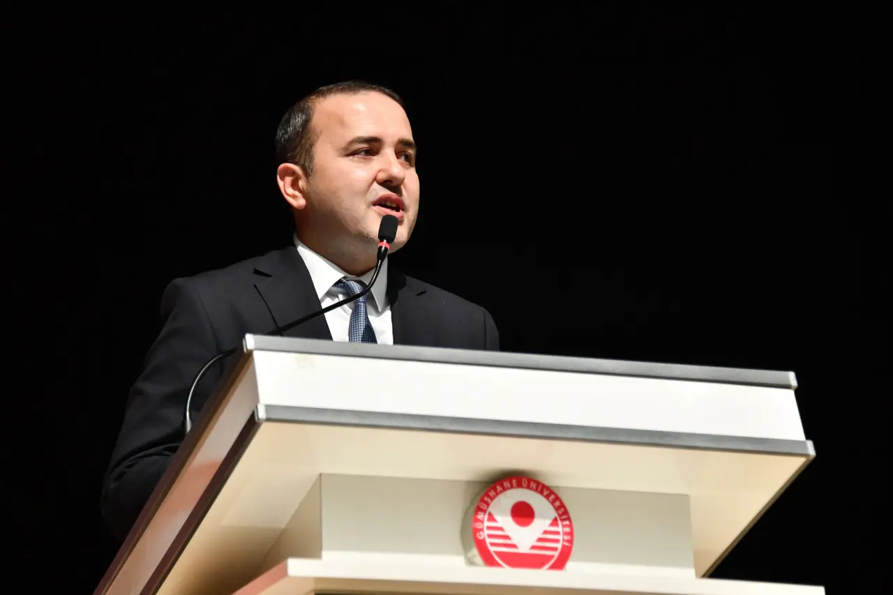 GÜ’de “Kadim Zamanların Ayak İzleri” tartışıldı 12