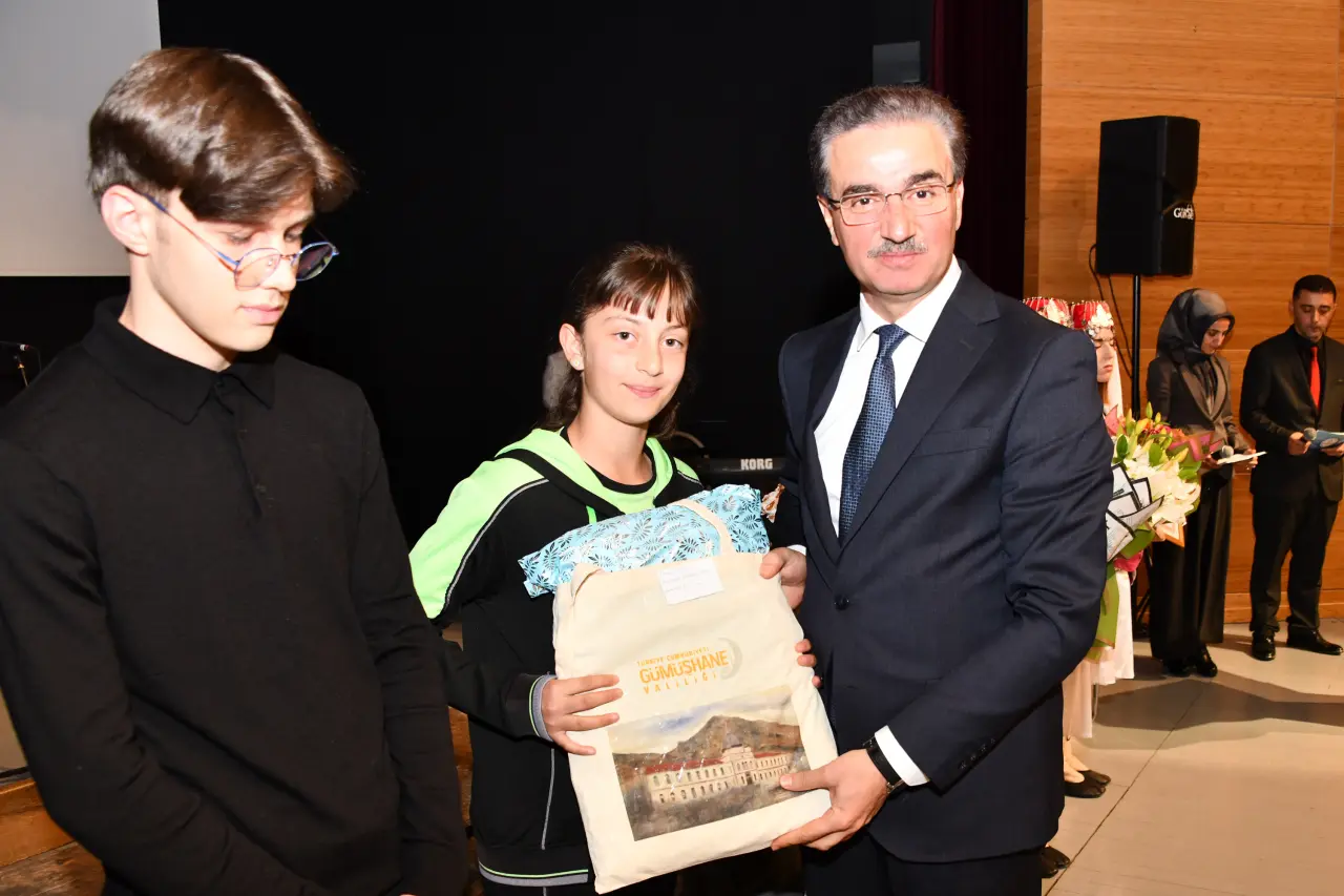 Gümüşhane'de Öğretmenler Günü kutlandı 16