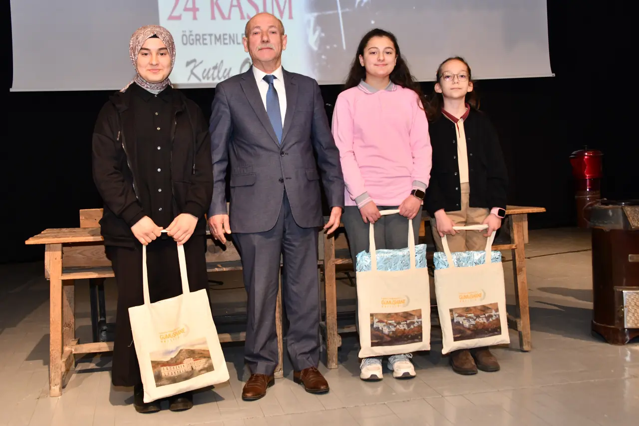 Gümüşhane'de Öğretmenler Günü kutlandı 13