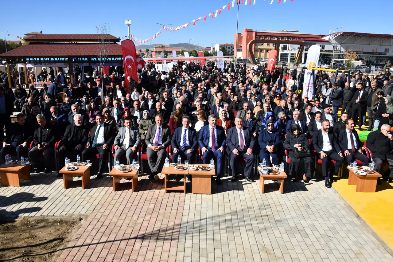 Gümüşhane’nin ilk millet bahçesi Kelkit’te hizmete girdi 4