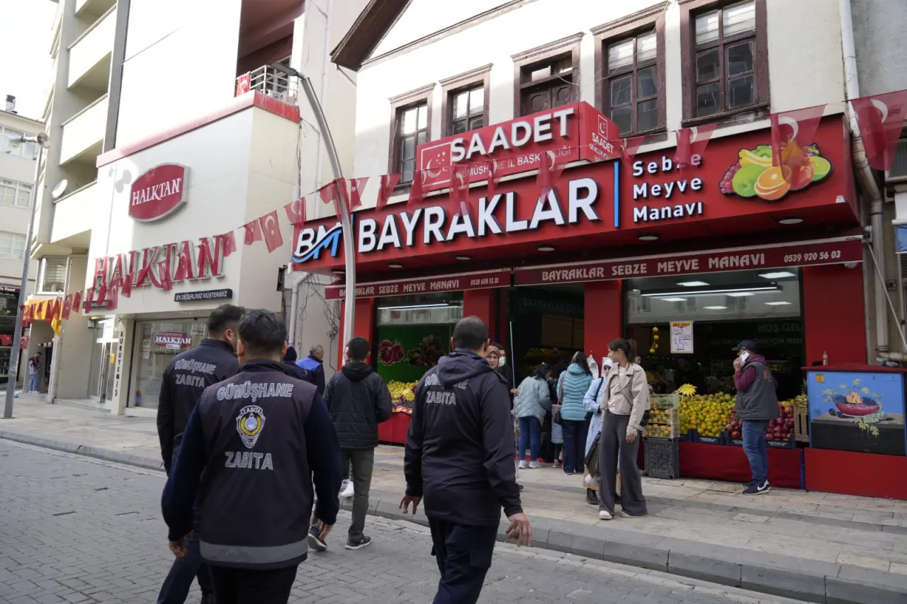 Gümüşhane’de Zabıta’dan kaldırım işgali denetimi 3