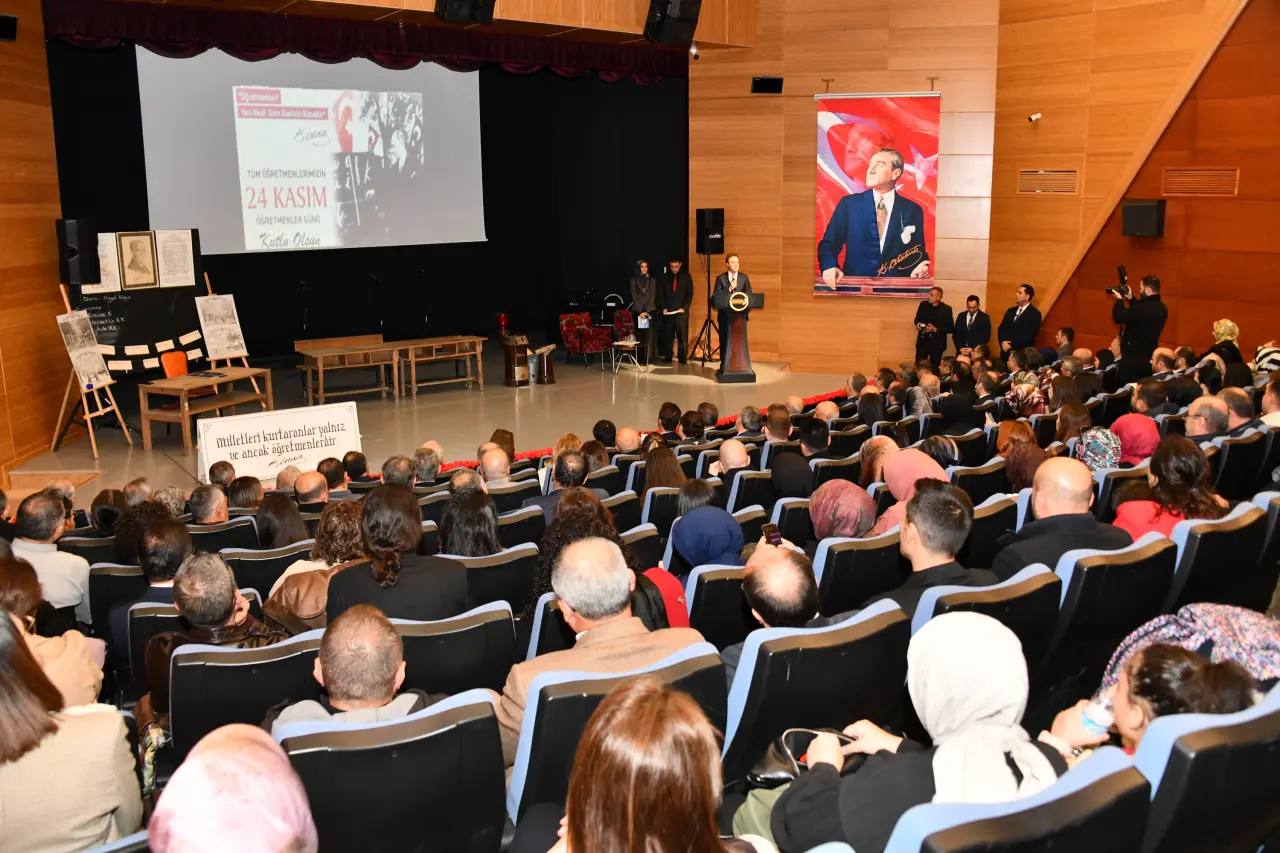 Gümüşhane'de Öğretmenler Günü kutlandı 40