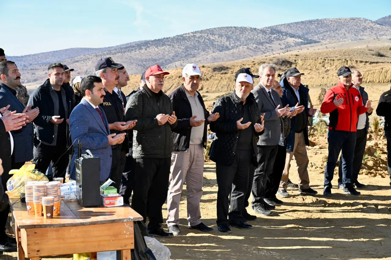 Gümüşhane Emniyetinden şehitler için 500 fidan 14