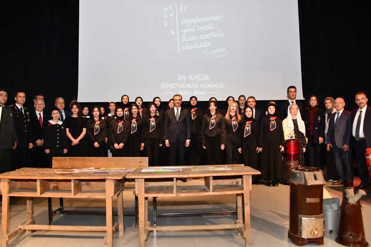 Gümüşhane'de Öğretmenler Günü kutlandı 2