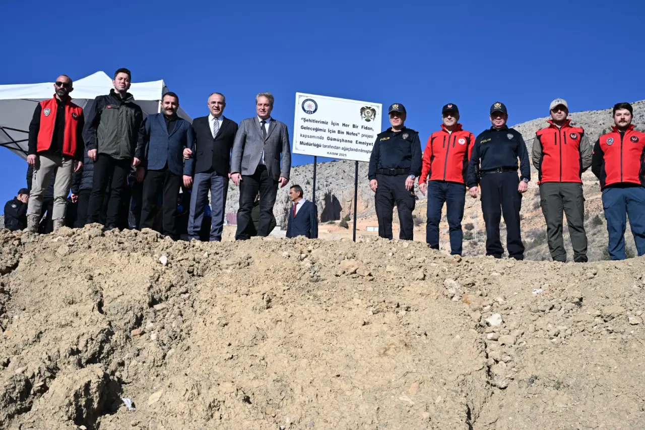 Gümüşhane Emniyetinden şehitler için 500 fidan 1