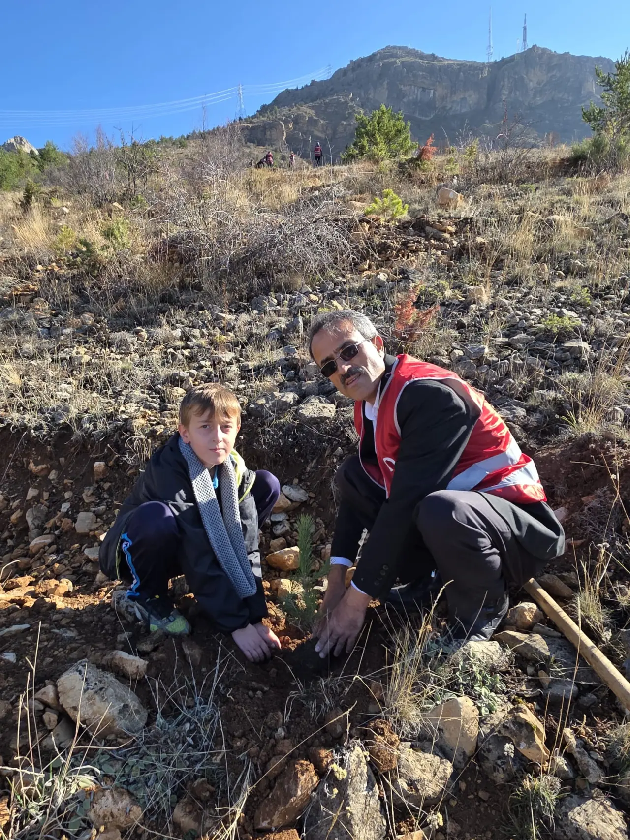 Şehitlerin aziz hatırası ve Gazze’nin umudu toprakla buluştu 13