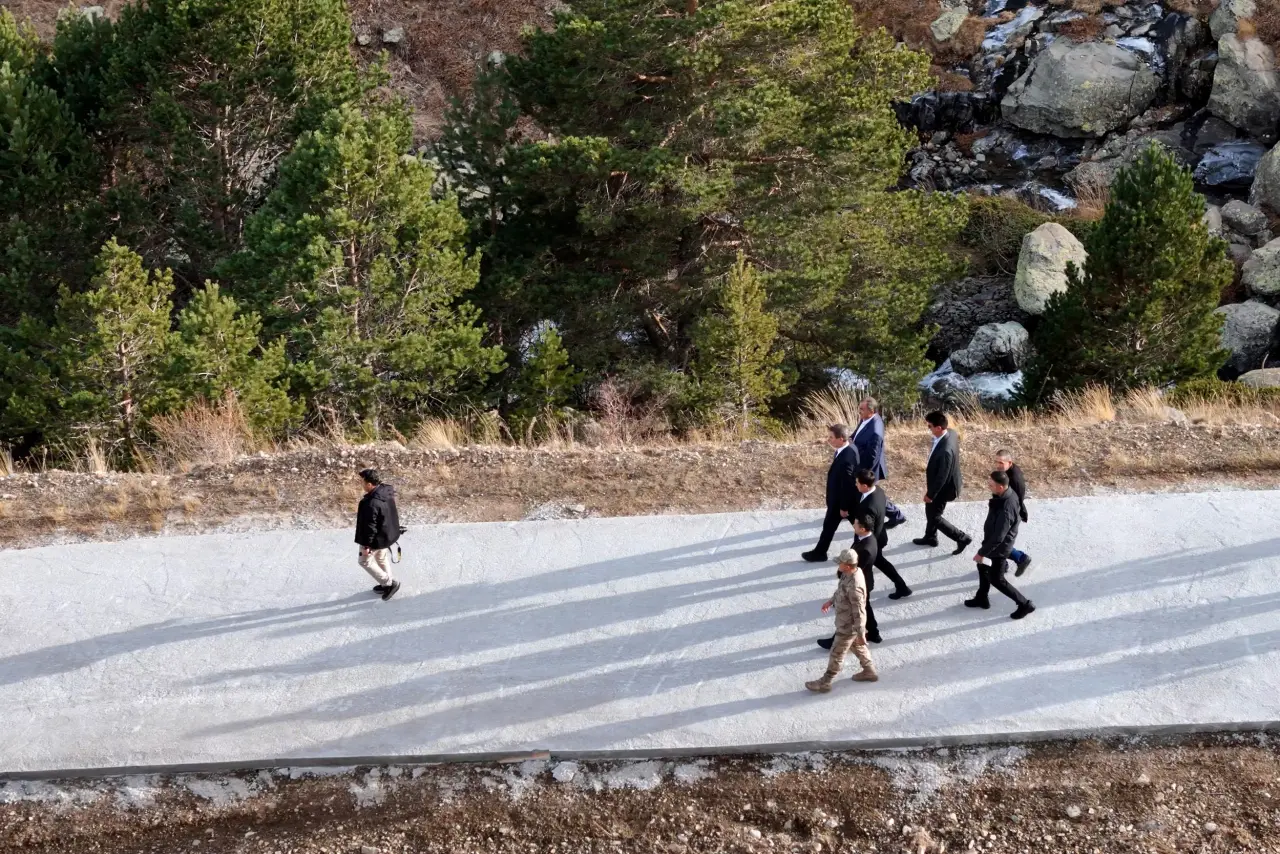 Vali Baruş, Artabel Gölleri Tabiat Parkı yolunda incelemelerde bulundu 15