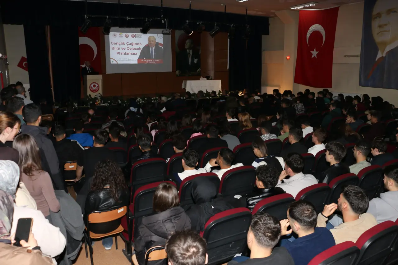 Kelkit’te “Gençlik Çağında Bilgi ve Gelecek Planlaması” konferansı 7