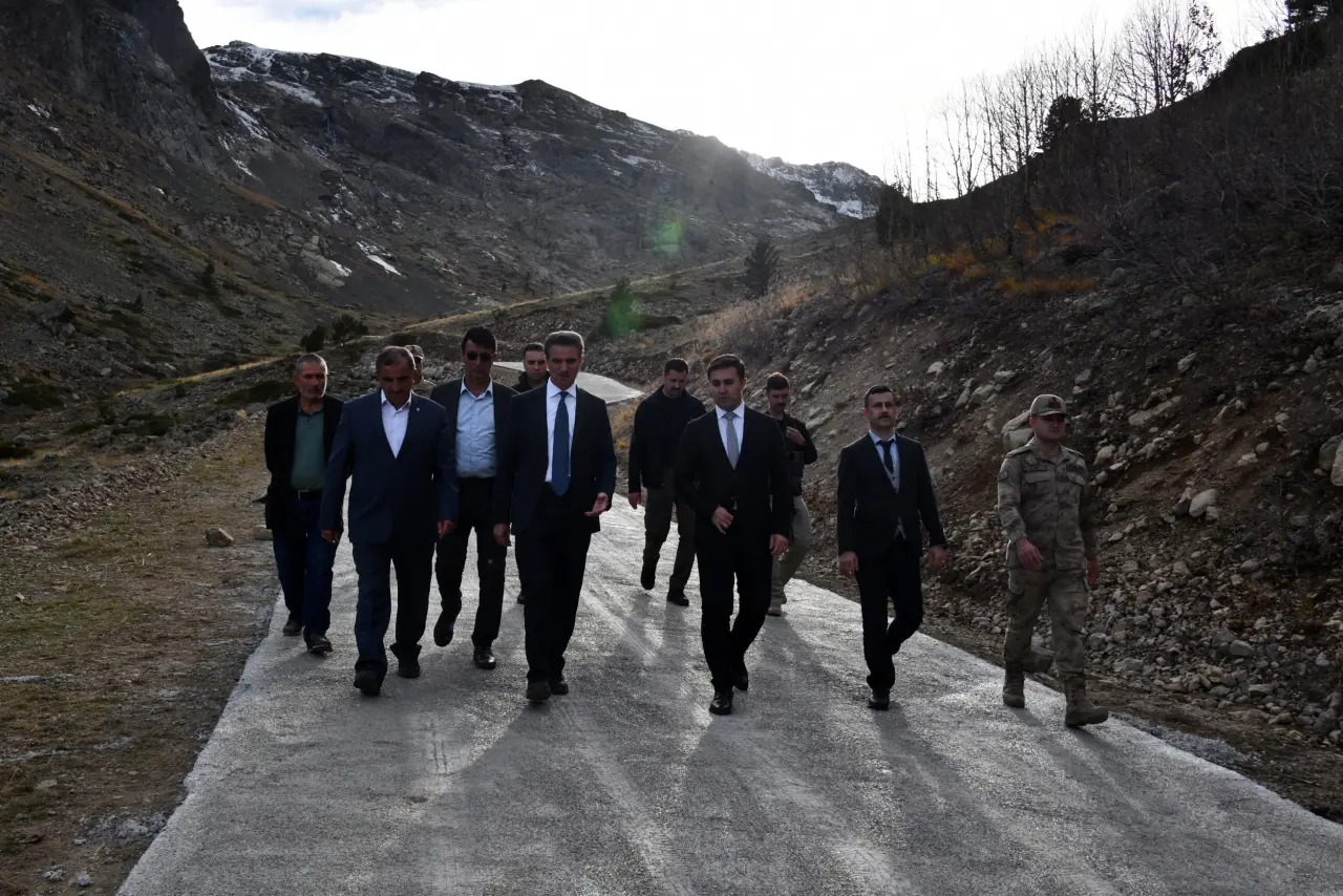 Vali Baruş, Artabel Gölleri Tabiat Parkı yolunda incelemelerde bulundu 8