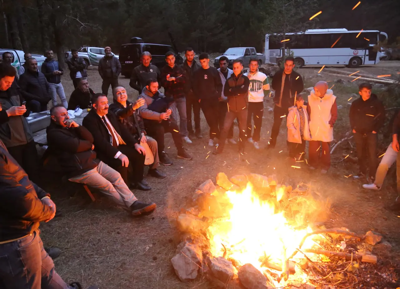 Üniversite'de yeşil seferberlik, binlerce fidanı toprakla buluşturuldu 10