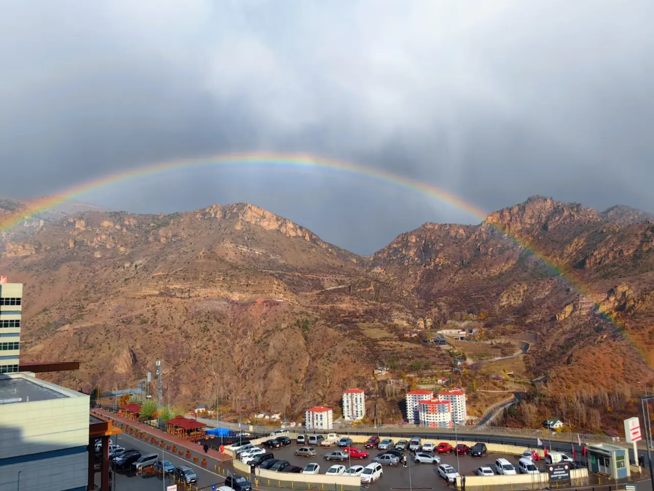 Gümüşhane'de sağanak sonrası gökyüzü şöleni: Çifte gökkuşağı mest etti 2
