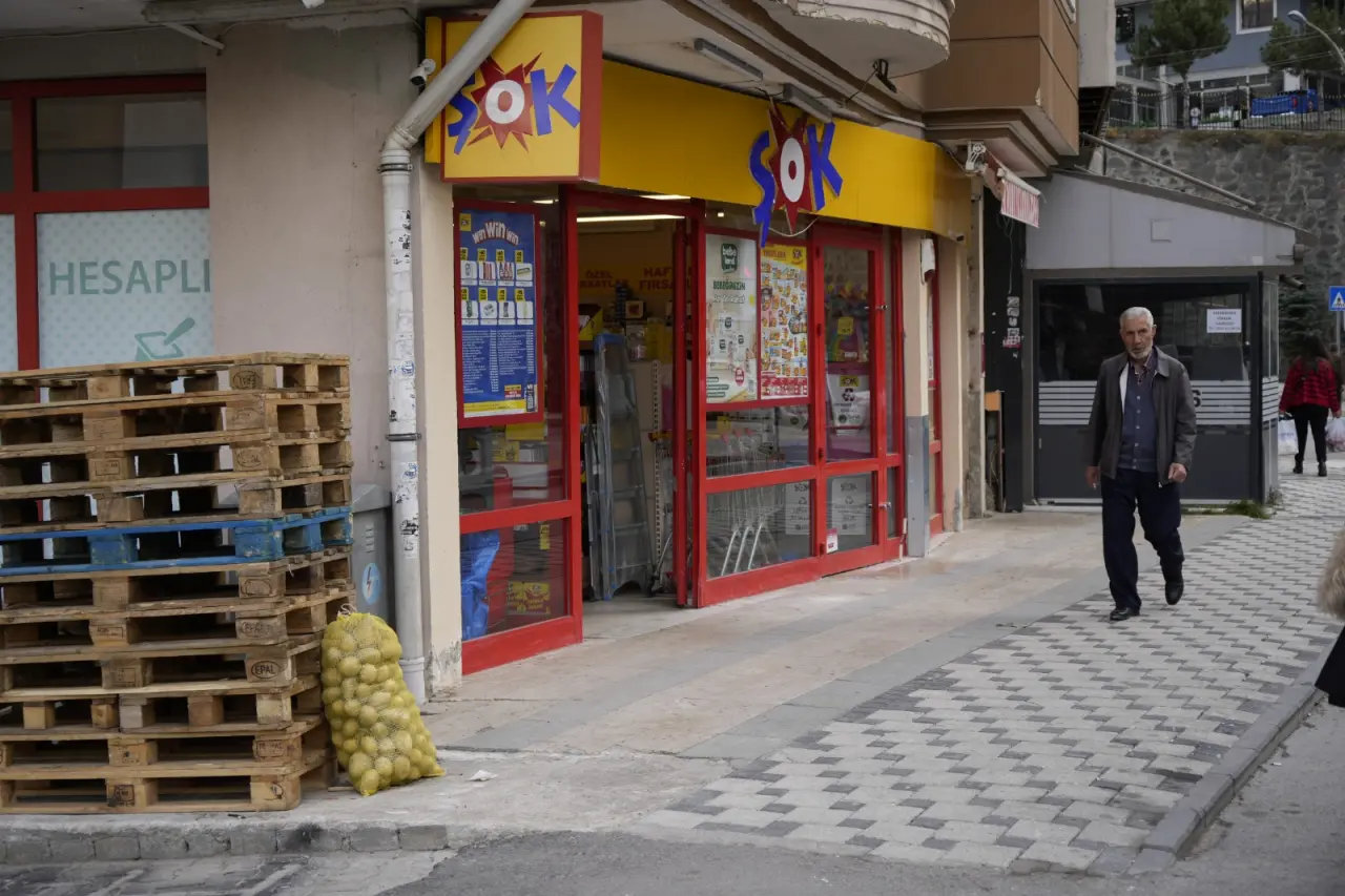 Gümüşhane’de Zabıta’dan kaldırım işgali denetimi 7