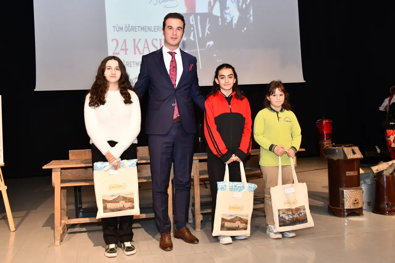 Gümüşhane'de Öğretmenler Günü kutlandı 12