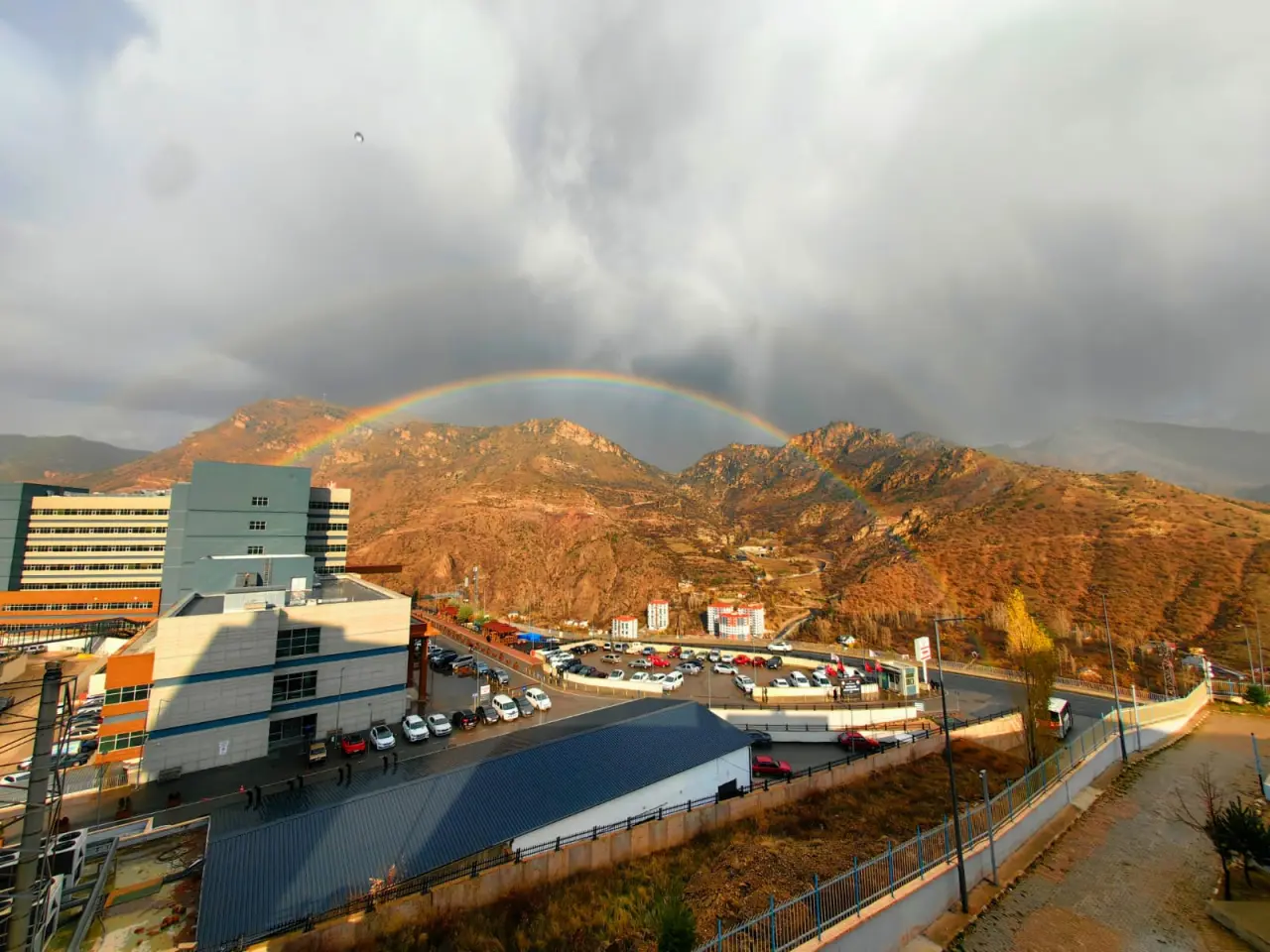 Gümüşhane'de sağanak sonrası gökyüzü şöleni: Çifte gökkuşağı mest etti 1