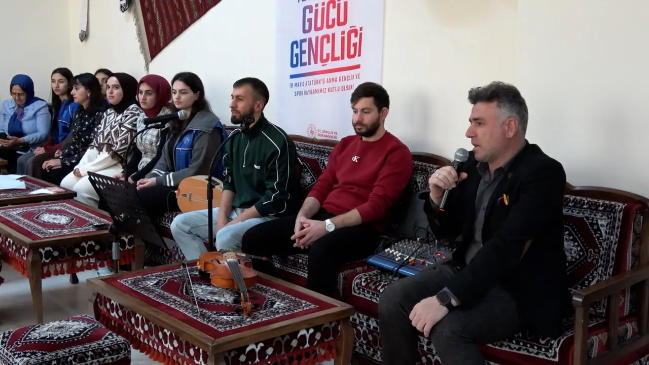 24 Kasım, Gençlik Merkezi’nde Sanat ve Sohbetle Kutlandı 3