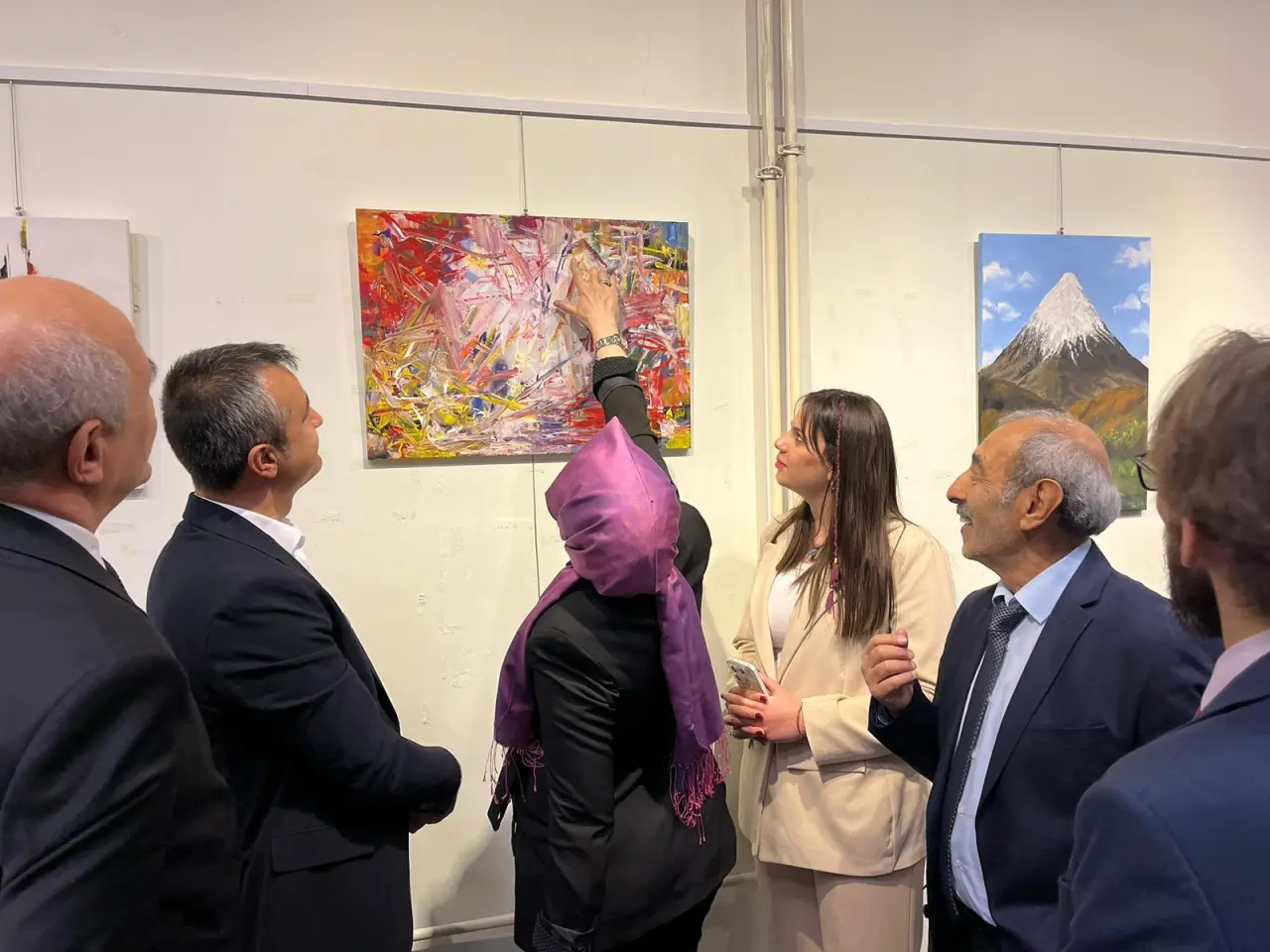 Gümüşhane ve Bayburt arasında sanat köprüsü: Geleceğin ressamlarından Öğretmenler Günü’ne özel sergi 6