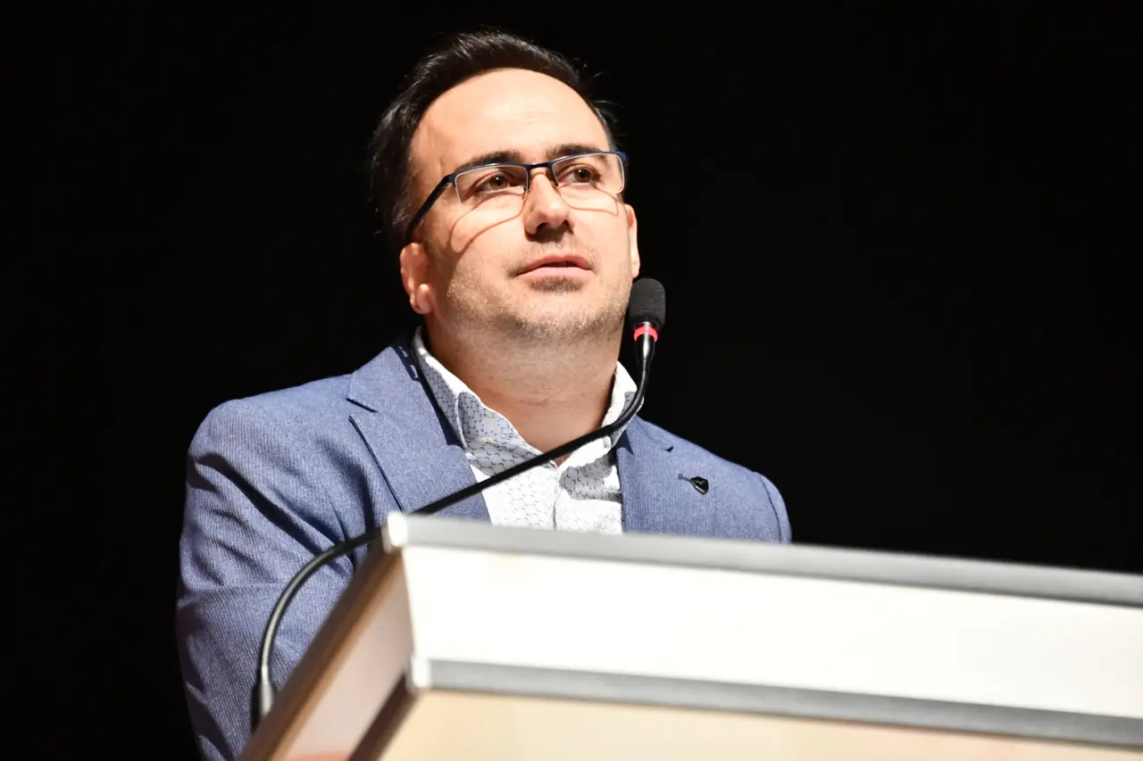 GÜ’de “Kadim Zamanların Ayak İzleri” tartışıldı 13