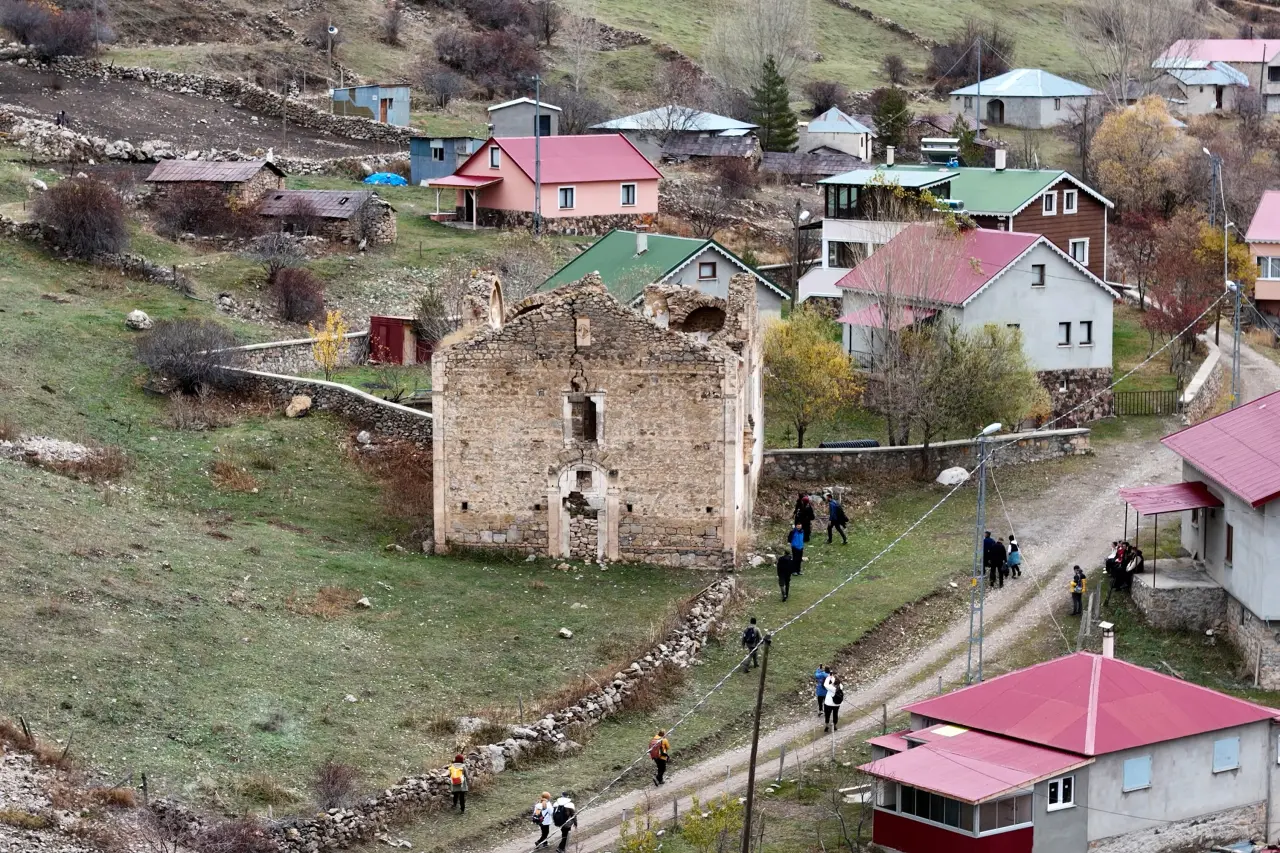 Gümüşhane'nin 'Düş Patikası'ndan eşsiz manzaralar 30