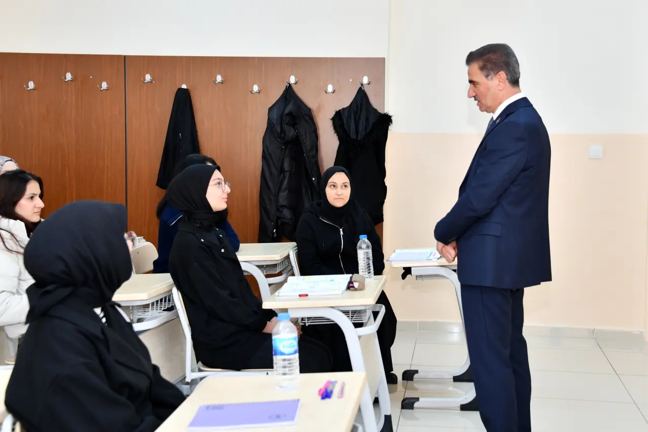 Vali Baruş’tan gençlere 'Hedef Belirleyin' mesajı 11