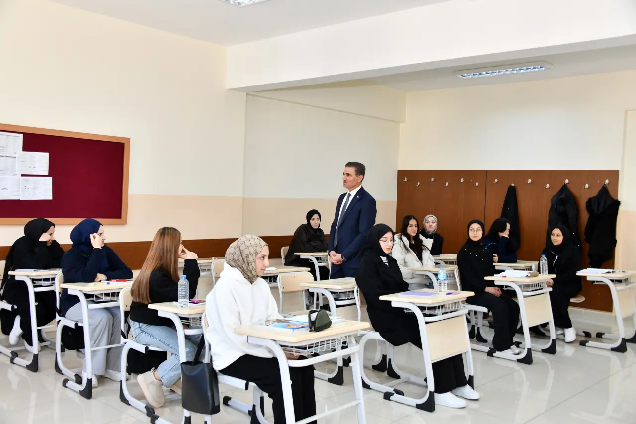 Vali Baruş’tan gençlere 'Hedef Belirleyin' mesajı 10