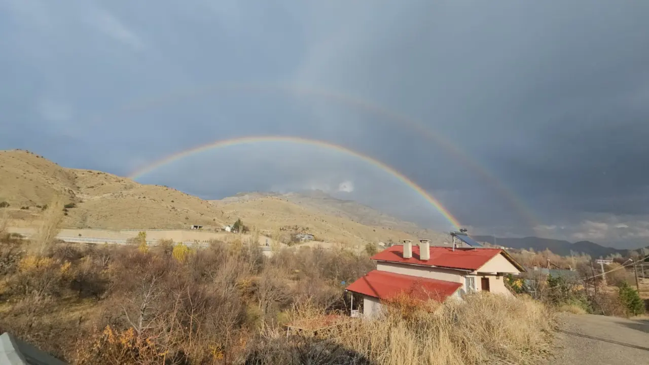 Gümüşhane'de sağanak sonrası gökyüzü şöleni: Çifte gökkuşağı mest etti 3