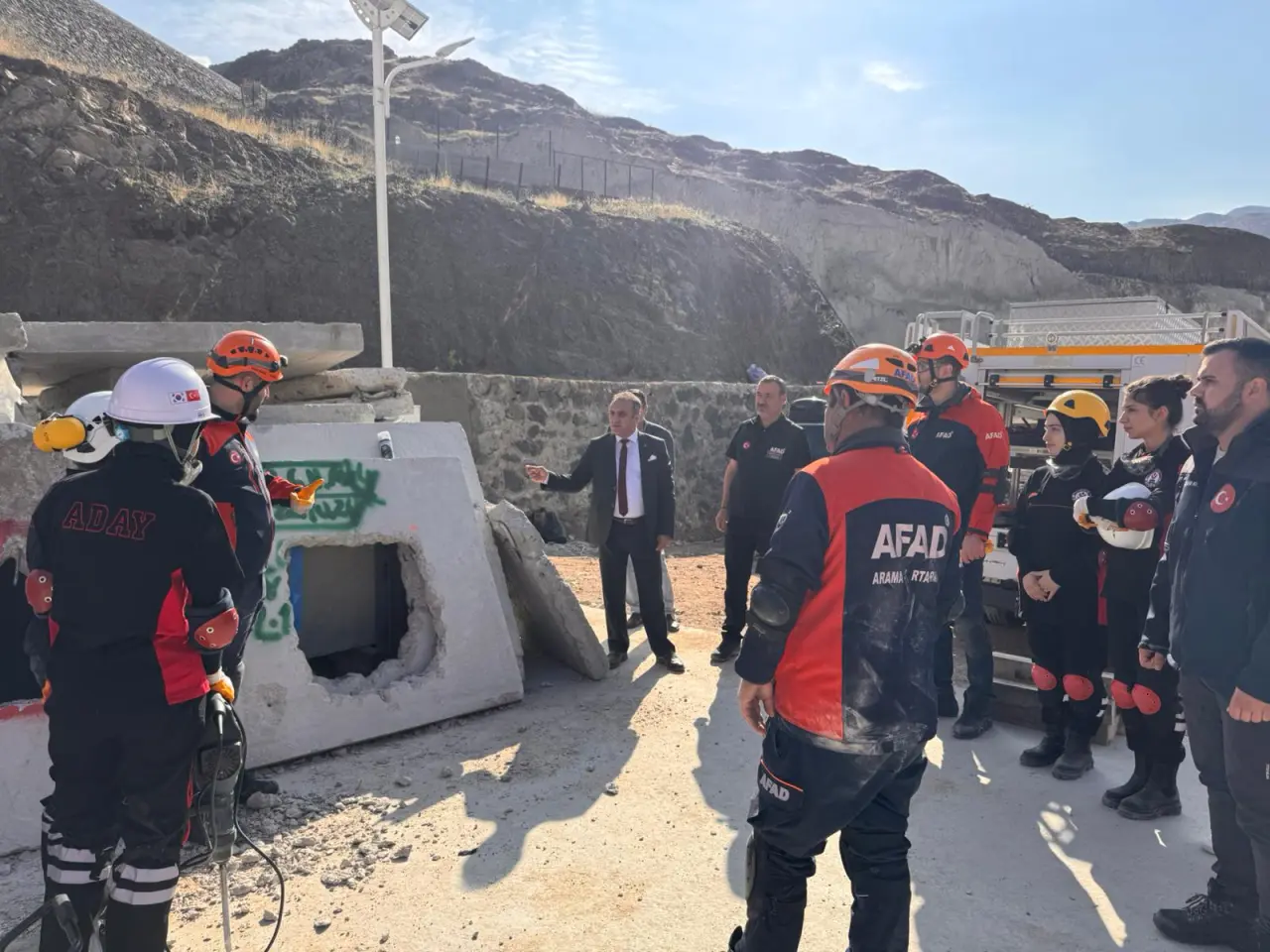 Üniversite öğrencilerine “Enkazda Arama-Kurtarma” eğitimi 4